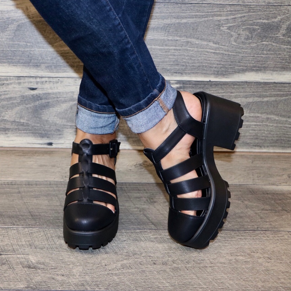 LAST 1♥️Black caged Closed toe Gladiatorsandal - Picture 2 of 4